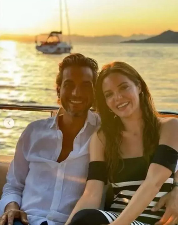 Hilal Altınbilek'ten romantik kutlama!